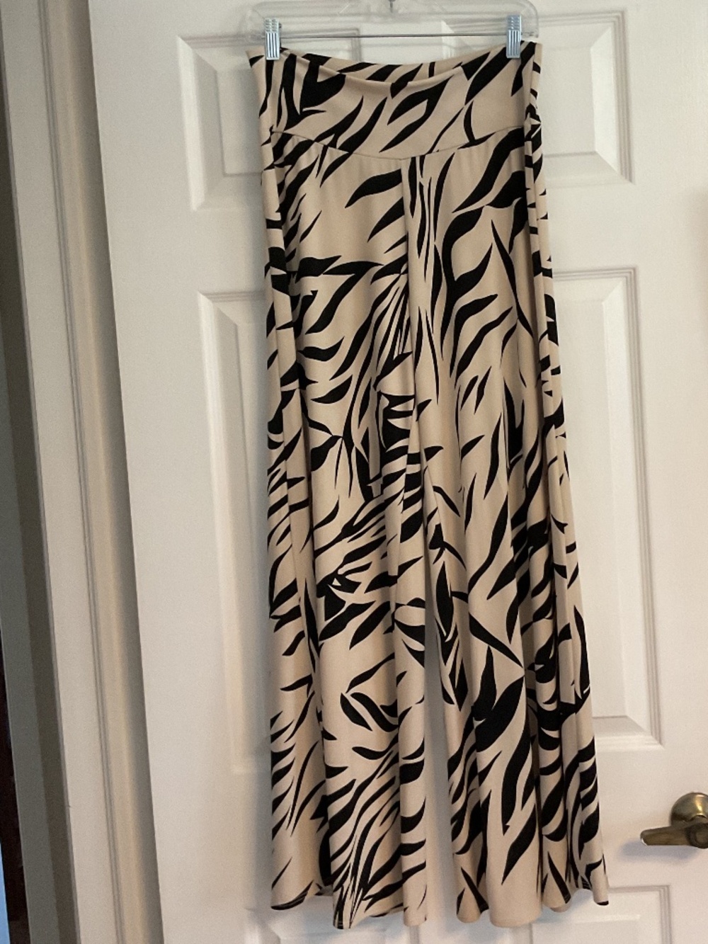 ⭐️ Clara Sun Woo Leaf Print Palazzo Pants - size L
